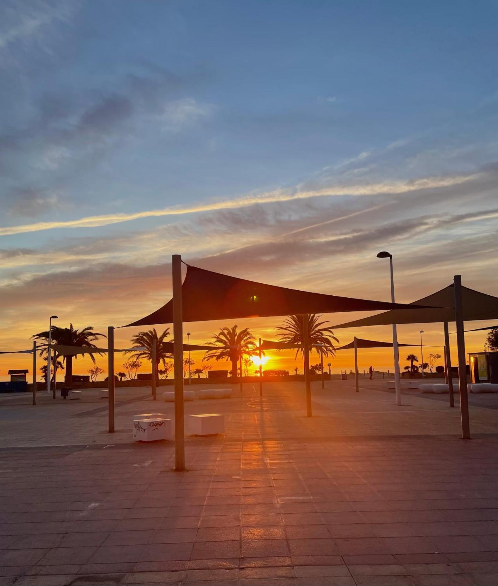 Flores Paradise Playa Sagunto Exteriér fotografie